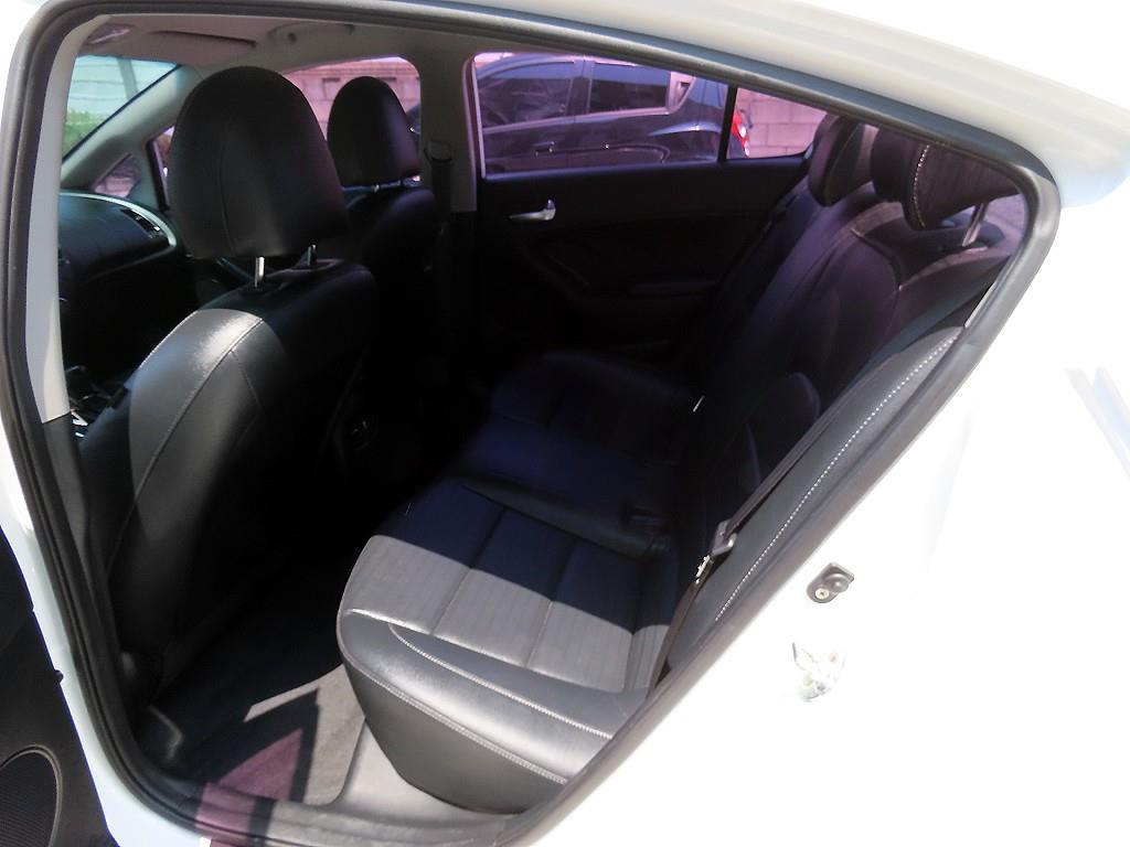 Kia K3 — photo 06