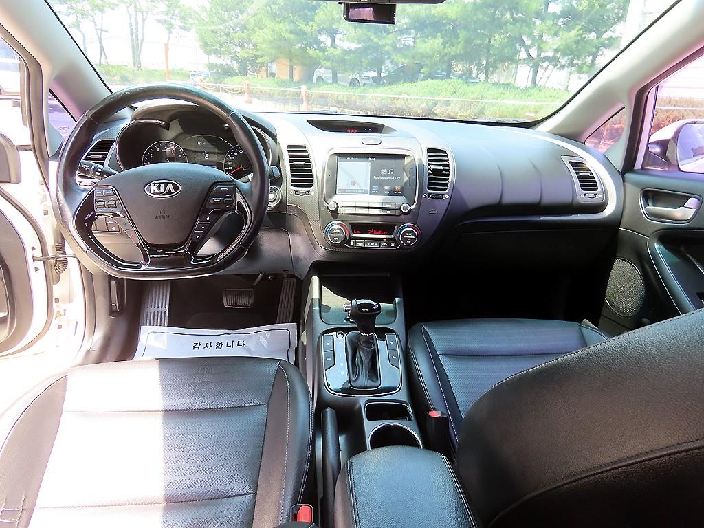 Kia K3 — photo 07