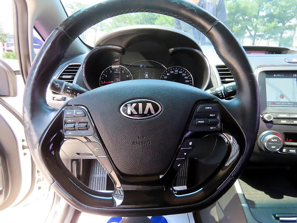 Kia K3 — photo 08