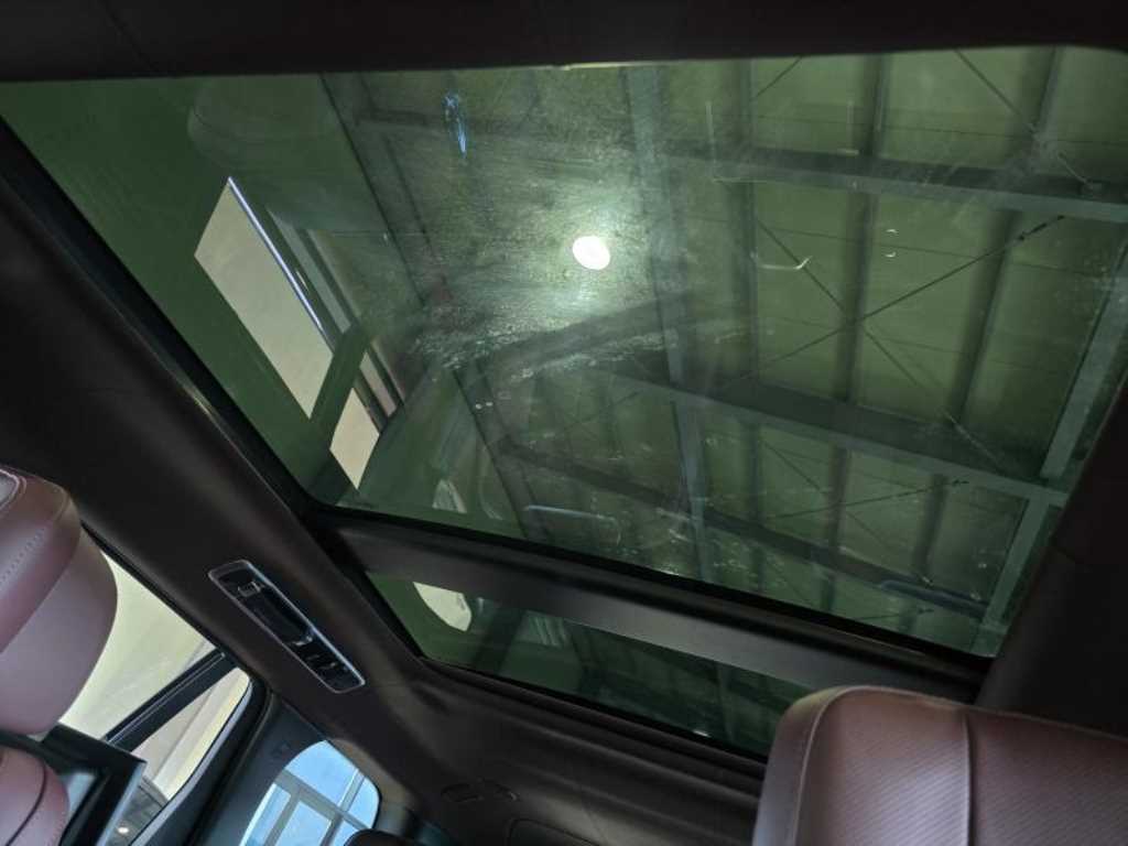 Land Rover Range Rover — photo 11