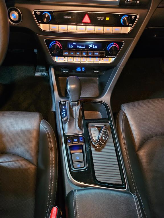 Hyundai Sonata — photo 14