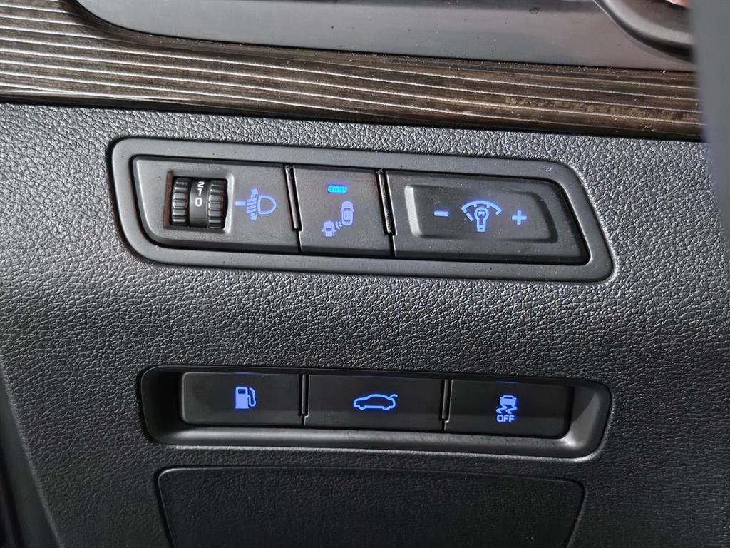 Hyundai Sonata — photo 16