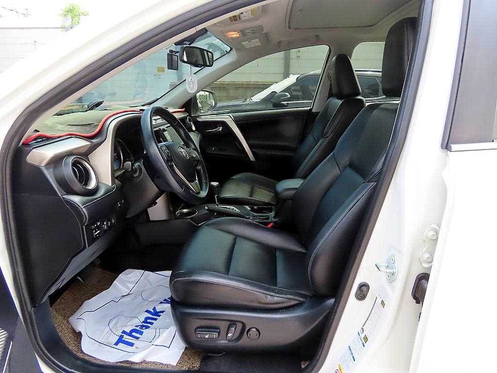 Toyota RAV4 — photo 05