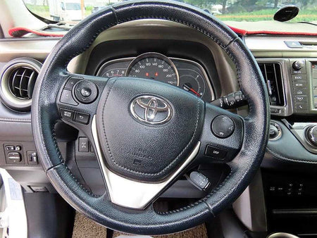 Toyota RAV4 — photo 08