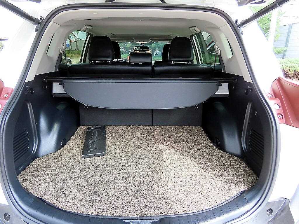 Toyota RAV4 — photo 17