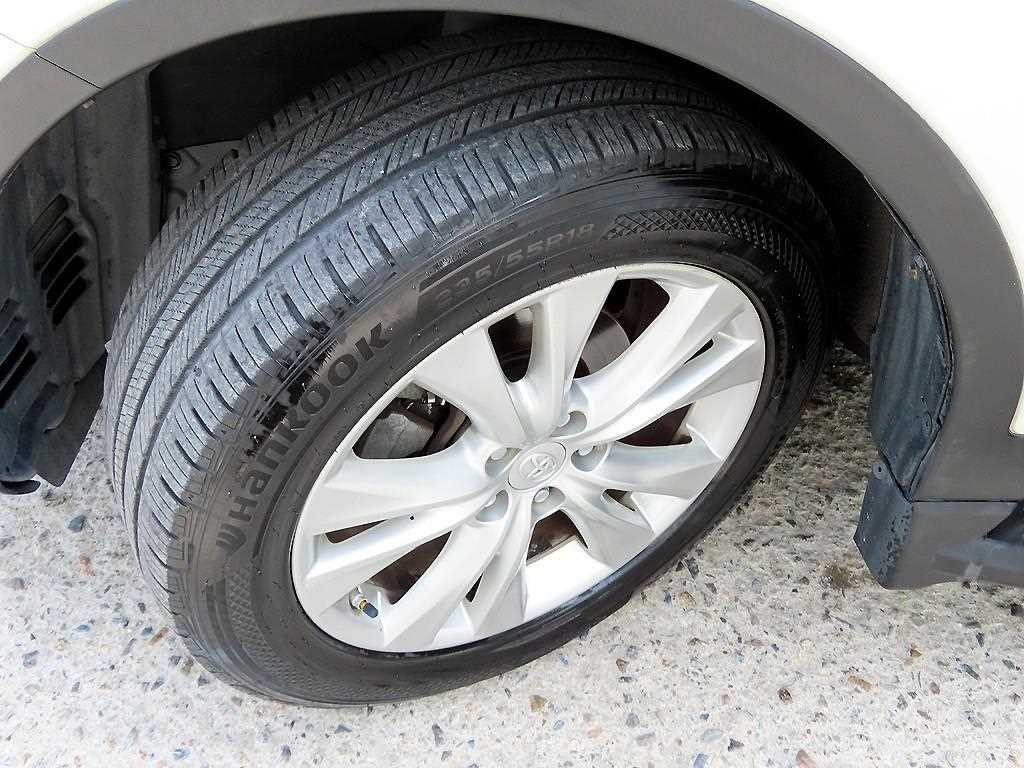 Toyota RAV4 — photo 20