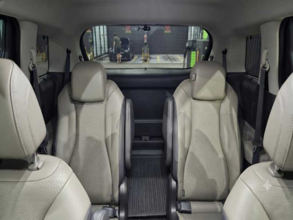 Kia Carnival — photo 08