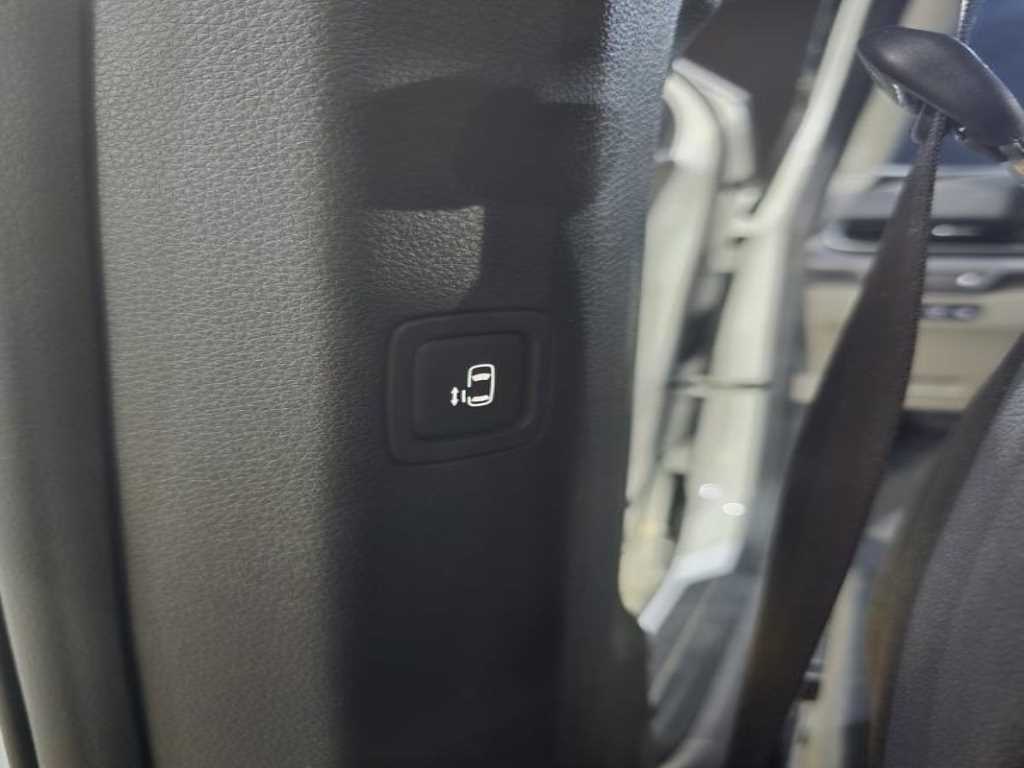 Kia Carnival — photo 11