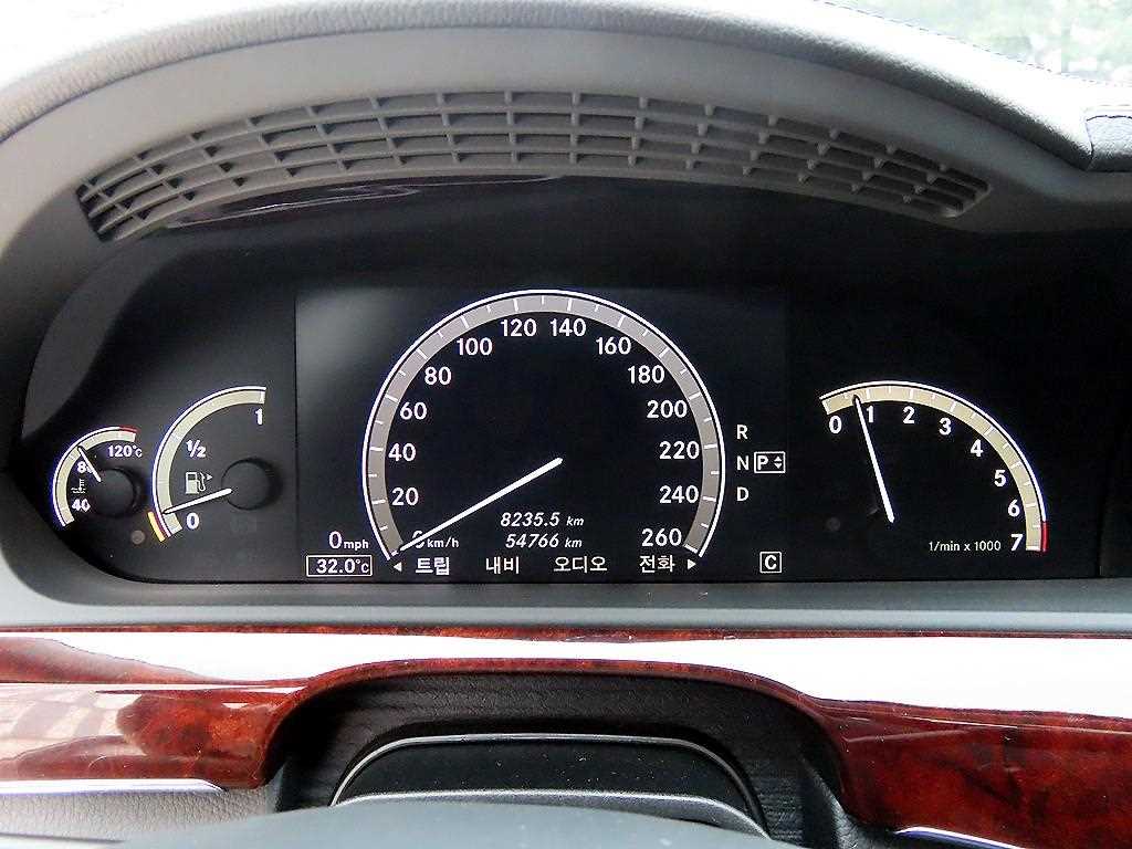 Mercedes-Benz S-Class — photo 09
