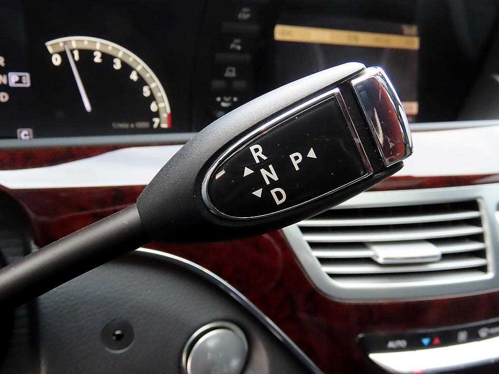 Mercedes-Benz S-Class — photo 10