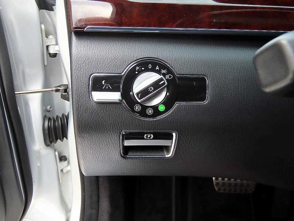 Mercedes-Benz S-Class — photo 11