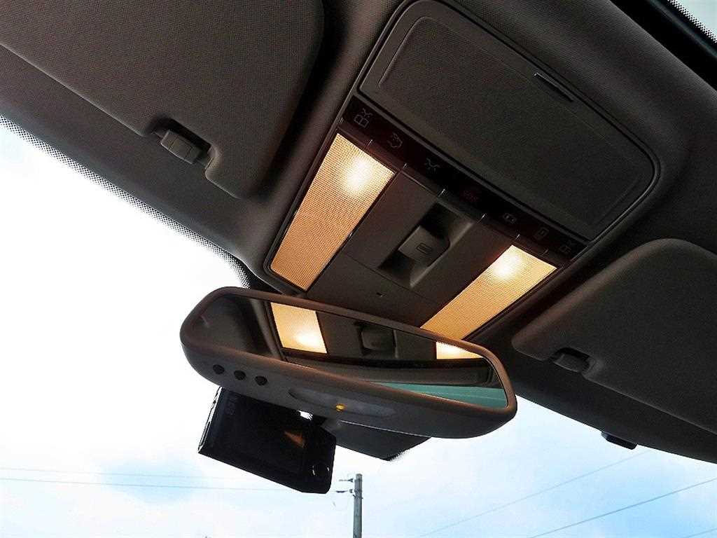 Mercedes-Benz S-Class — photo 14