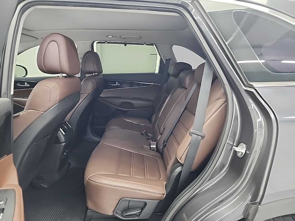 Kia Sorento — photo 12