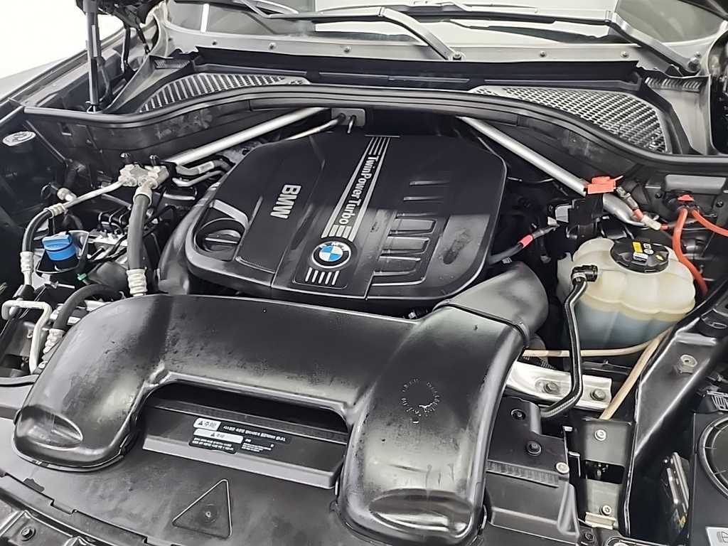 BMW X5 — photo 05