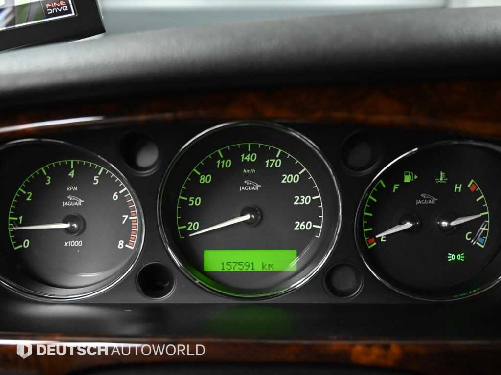 Jaguar XJ-8 — photo 08