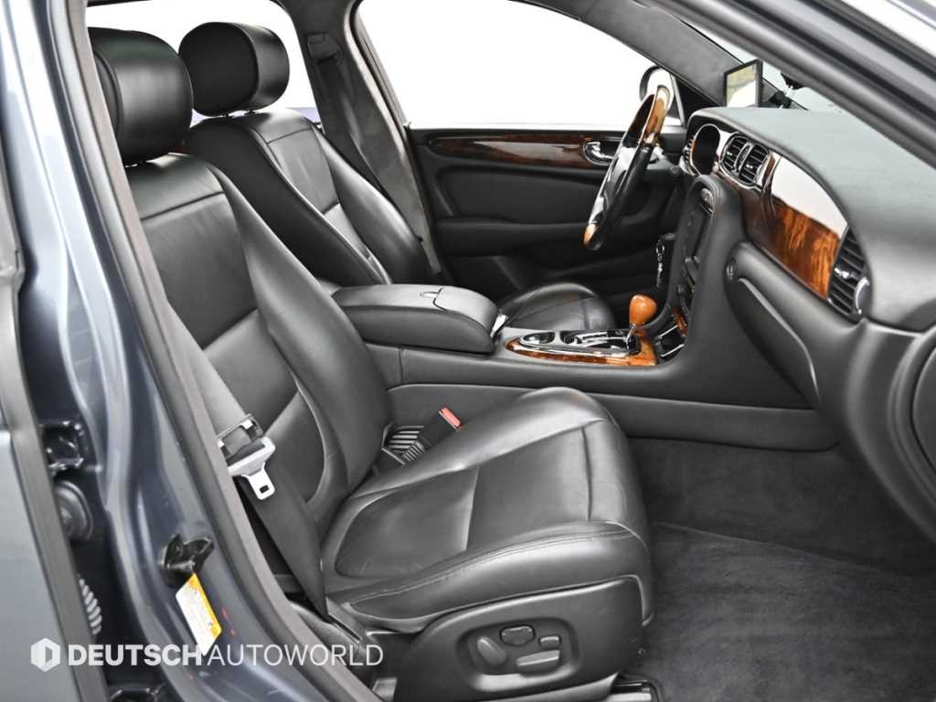 Jaguar XJ-8 — photo 10