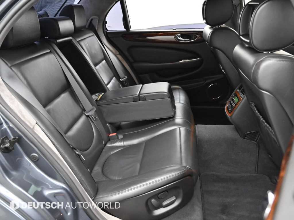 Jaguar XJ-8 — photo 12