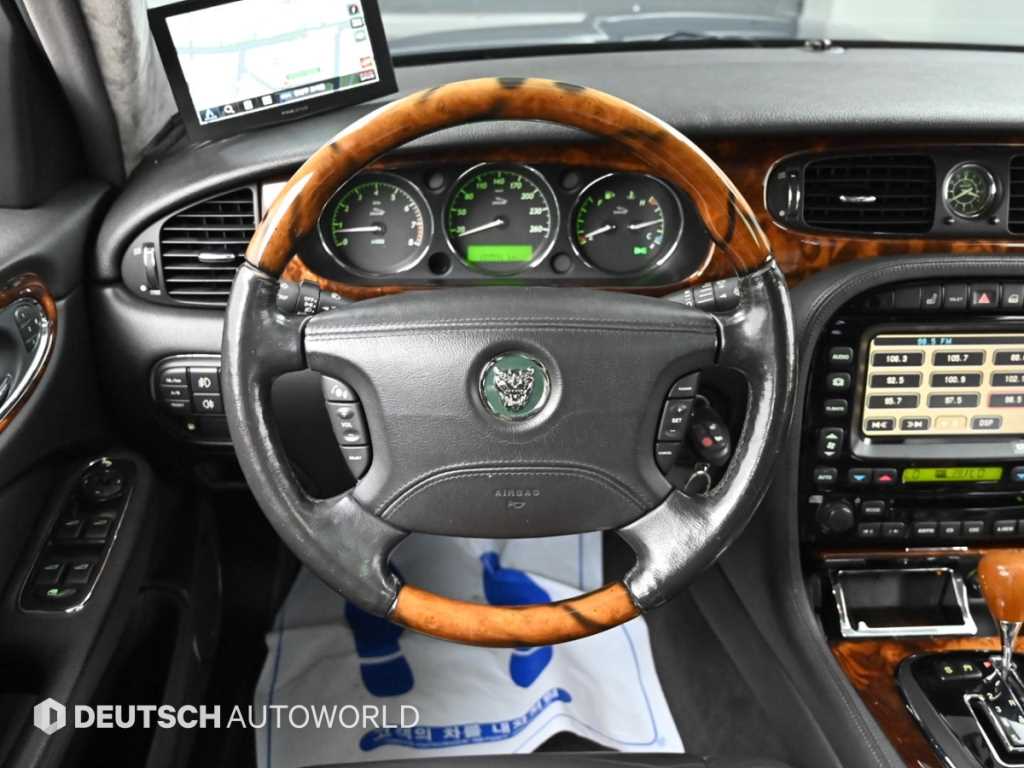 Jaguar XJ-8 — photo 13