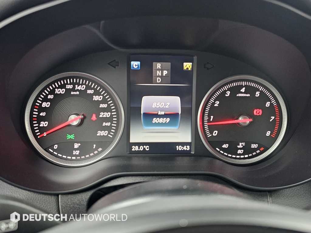 Mercedes-Benz C-Class — photo 08