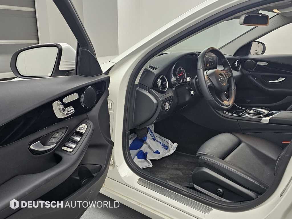 Mercedes-Benz C-Class — photo 11