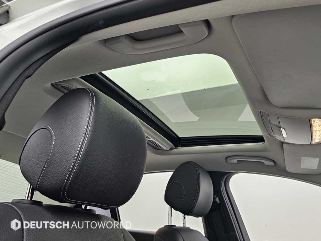Mercedes-Benz C-Class — photo 18