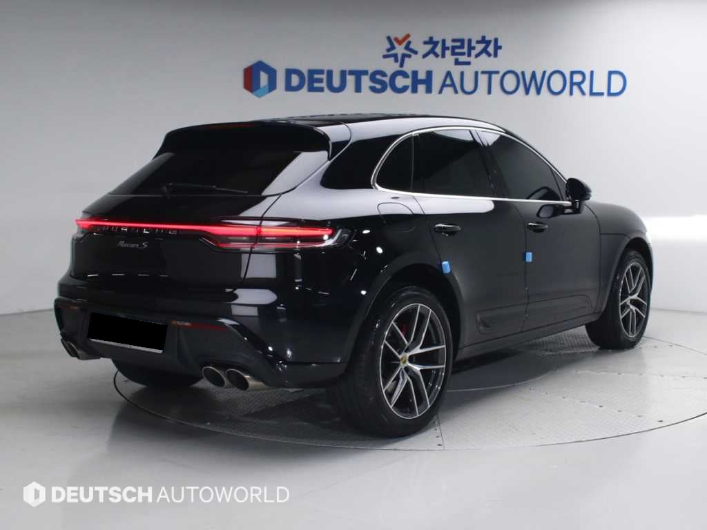 Porsche Macan — photo 02