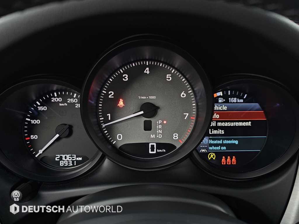 Porsche Macan — photo 08