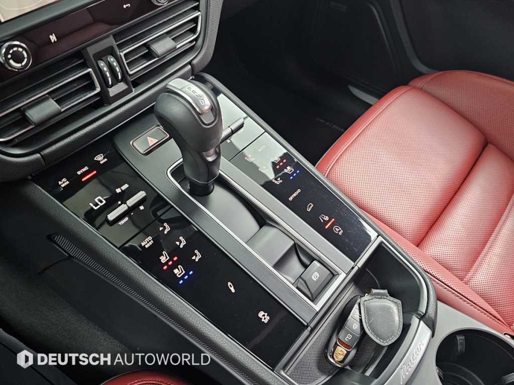 Porsche Macan — photo 09