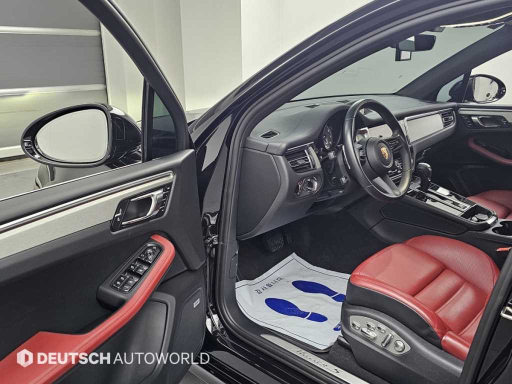 Porsche Macan — photo 11