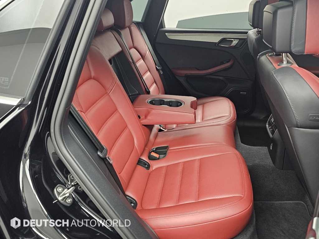 Porsche Macan — photo 12