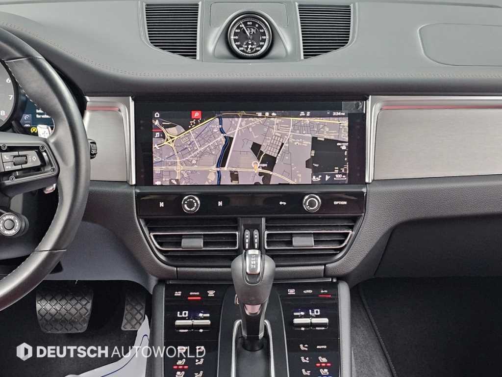 Porsche Macan — photo 14