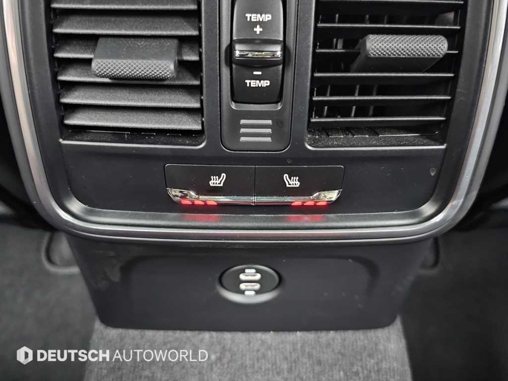 Porsche Macan — photo 16