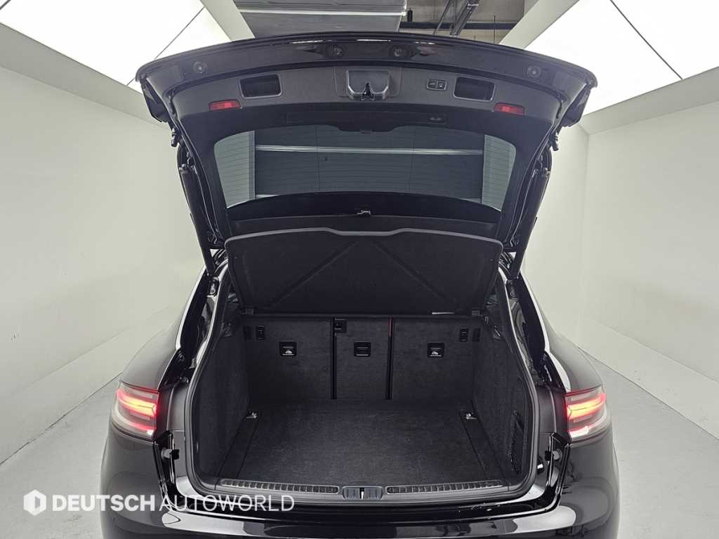 Porsche Macan — photo 19
