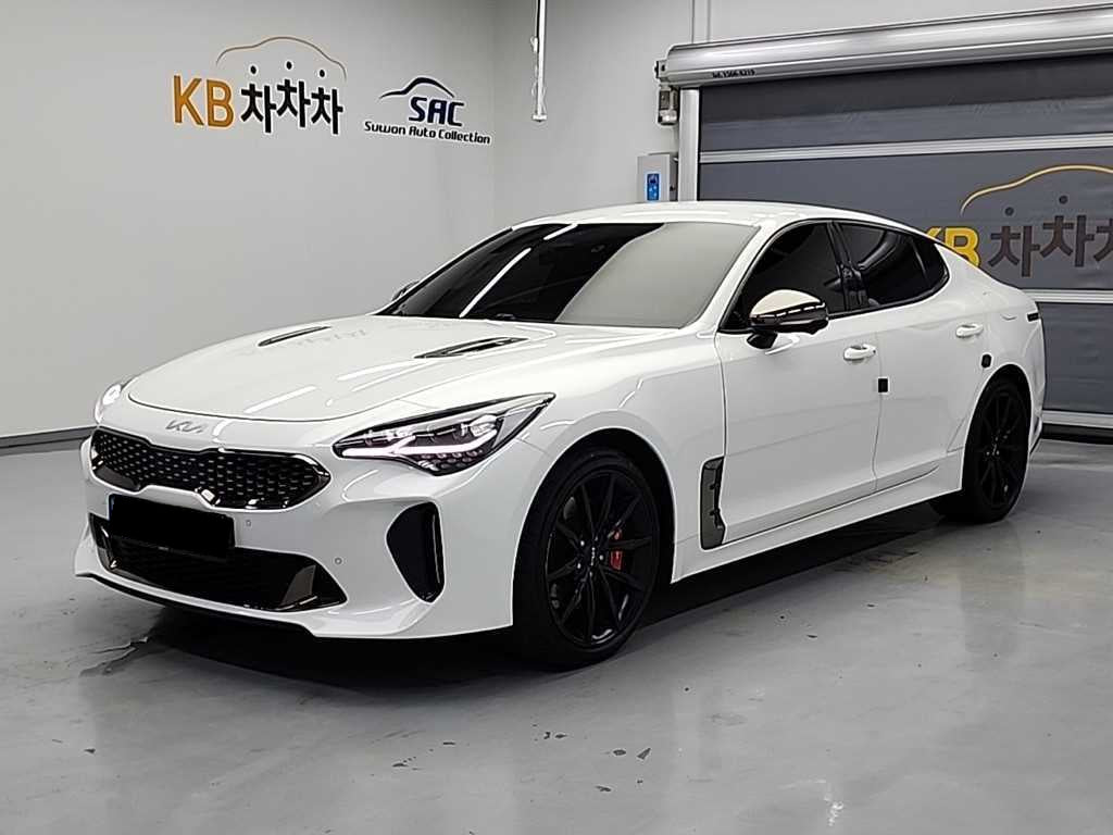 Kia Stinger — photo 01