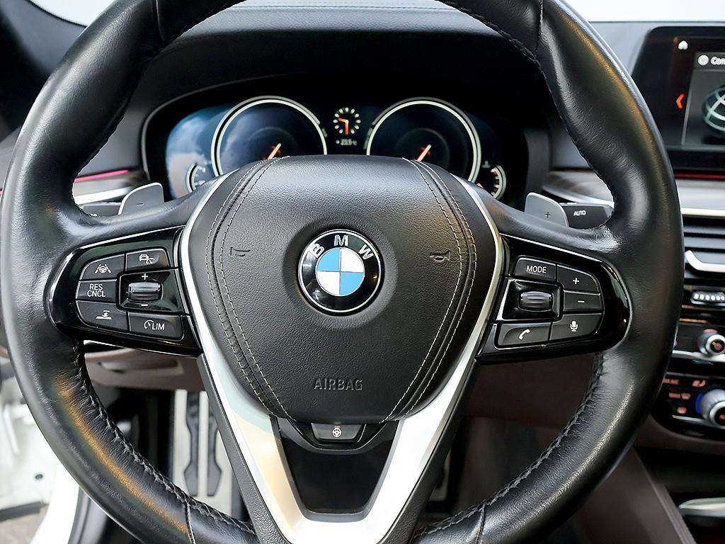 BMW 5-Series — photo 15