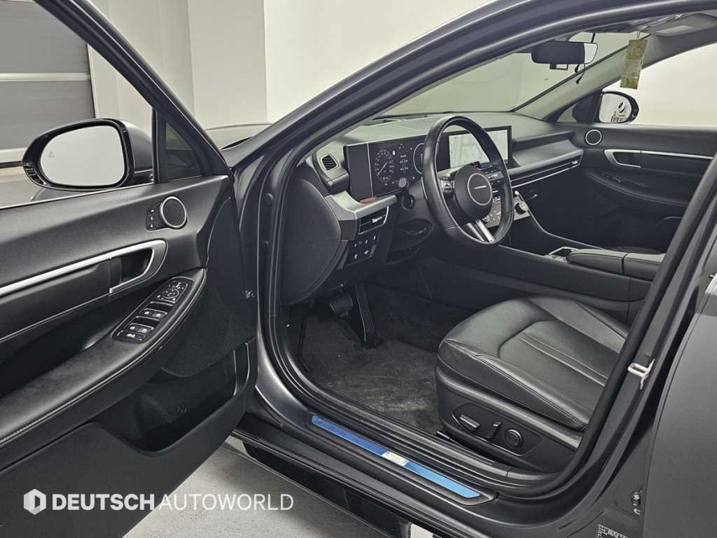 Hyundai Sonata — photo 11
