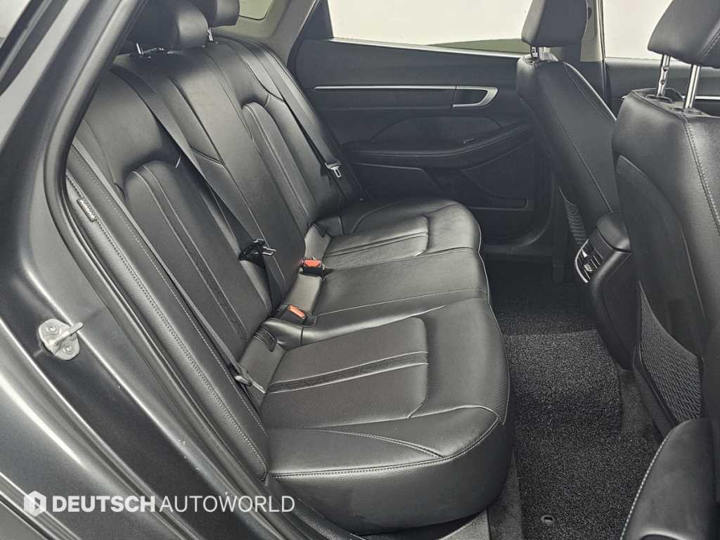 Hyundai Sonata — photo 12