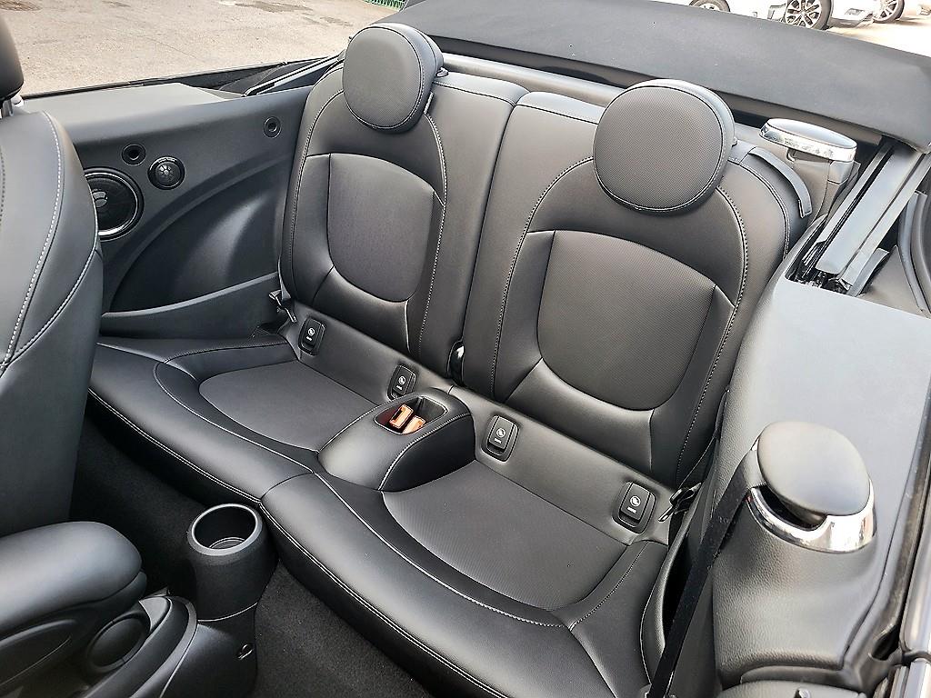 Mini Cooper Convertible — photo 07