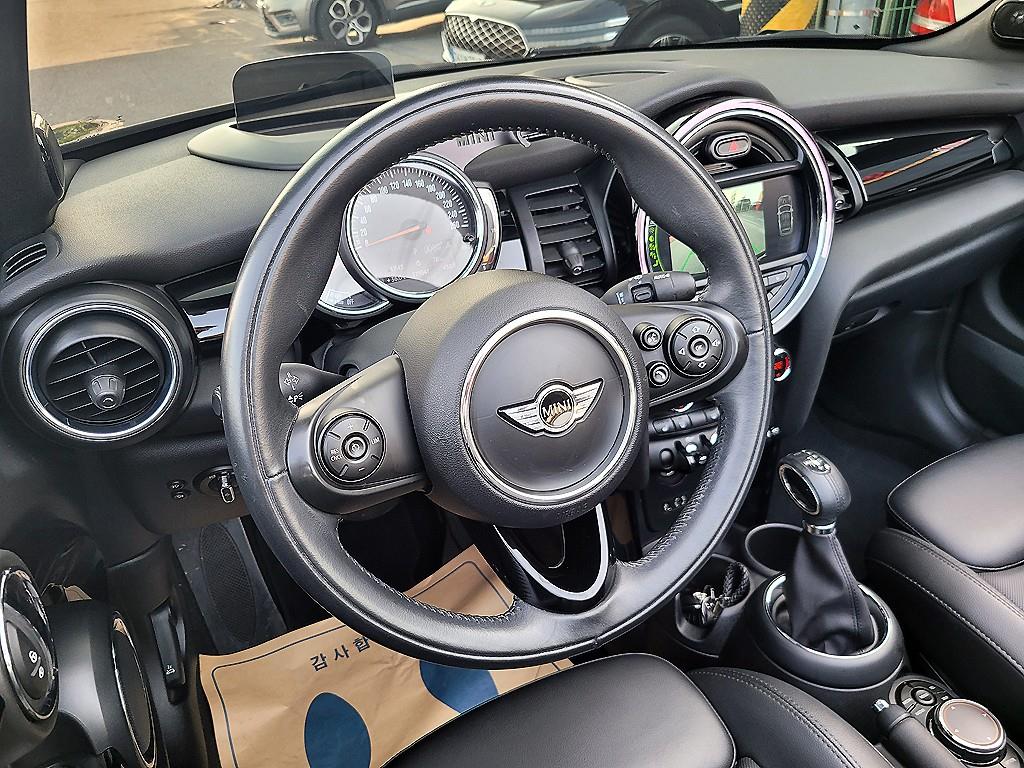 Mini Cooper Convertible — photo 08