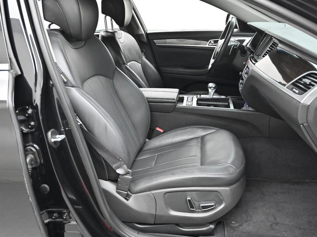 Genesis G80 — photo 09