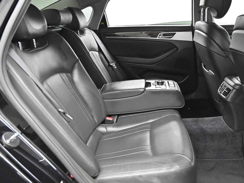 Genesis G80 — photo 11