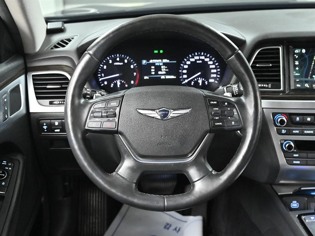 Genesis G80 — photo 12