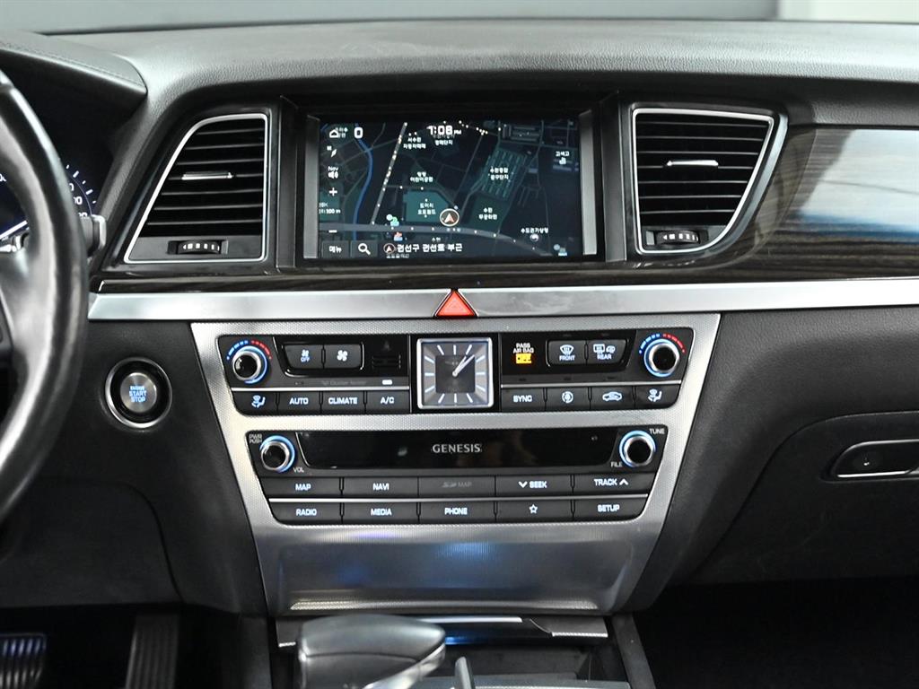 Genesis G80 — photo 13