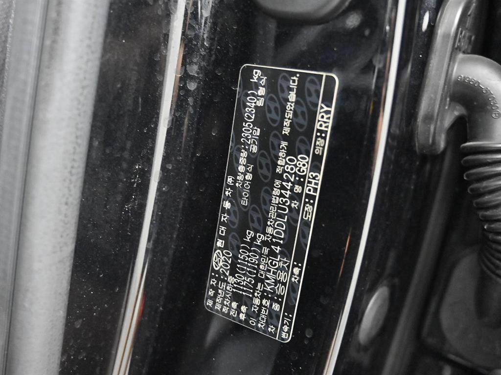 Genesis G80 — photo 20