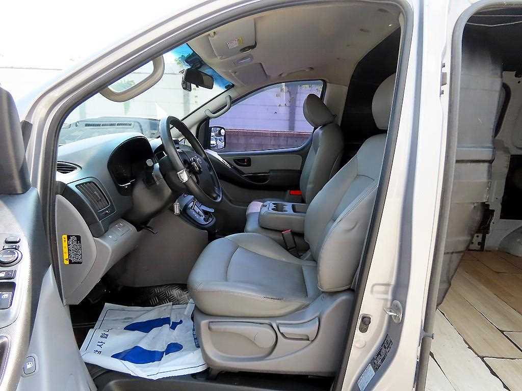 Hyundai Starex — photo 05