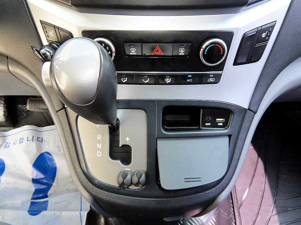 Hyundai Starex — photo 10
