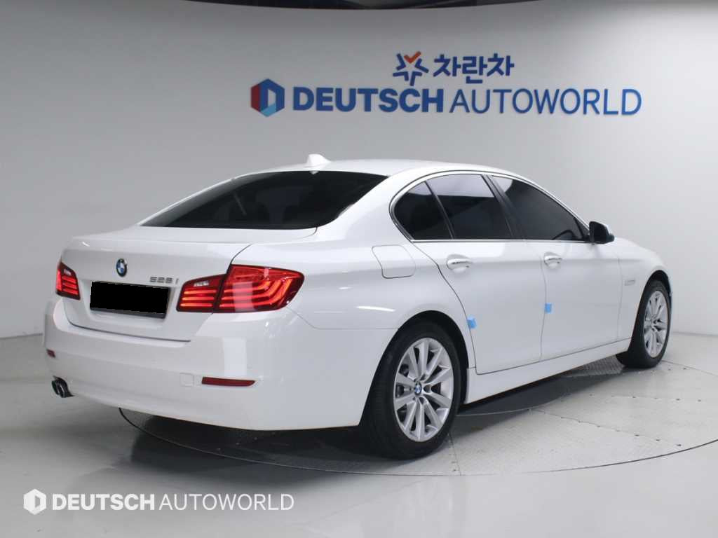 BMW 5-Series — photo 02