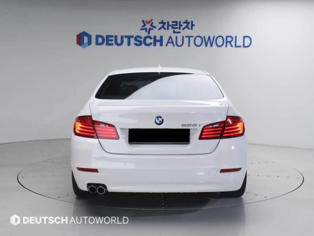 BMW 5-Series — photo 04