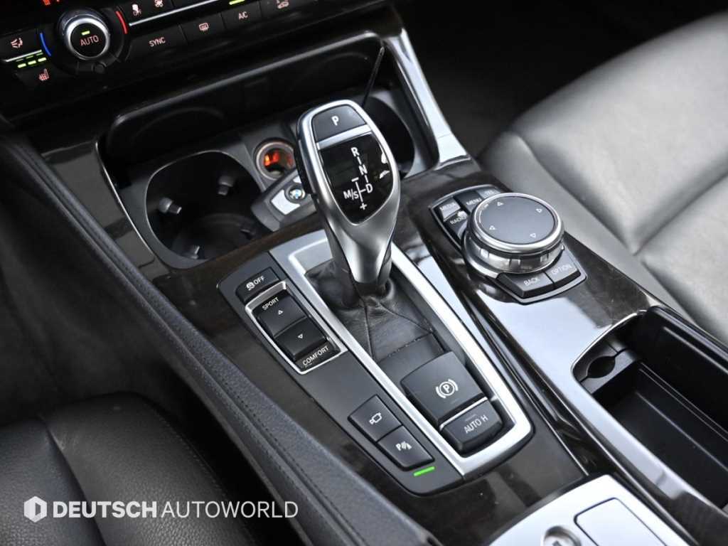 BMW 5-Series — photo 09