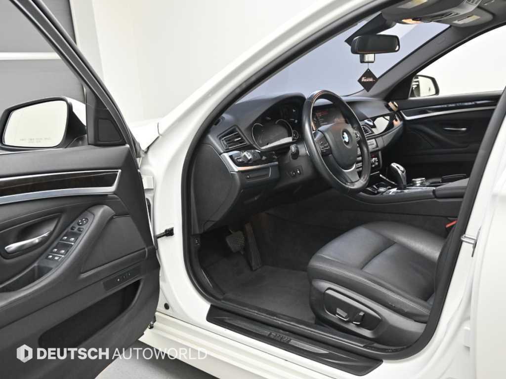 BMW 5-Series — photo 11